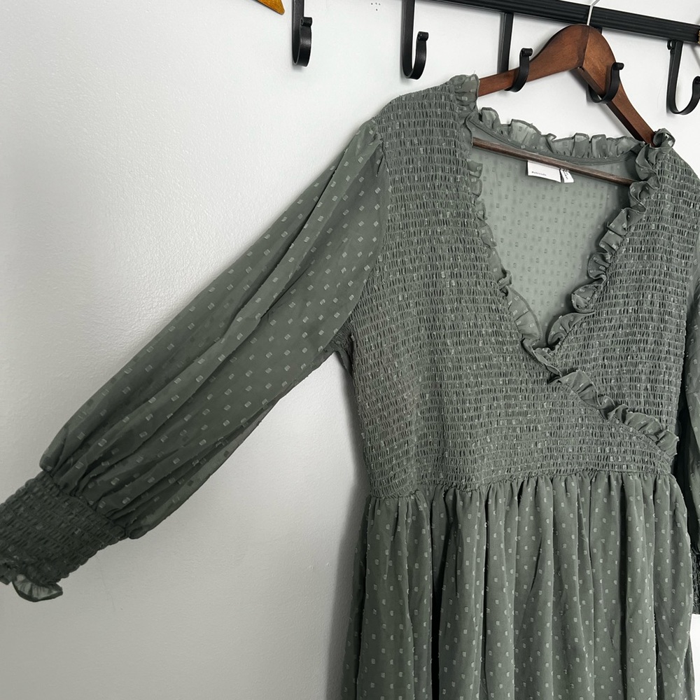 ASOS Curve - ASOS DESIGN Curve midi smock dress with shirred cuffs in texture
